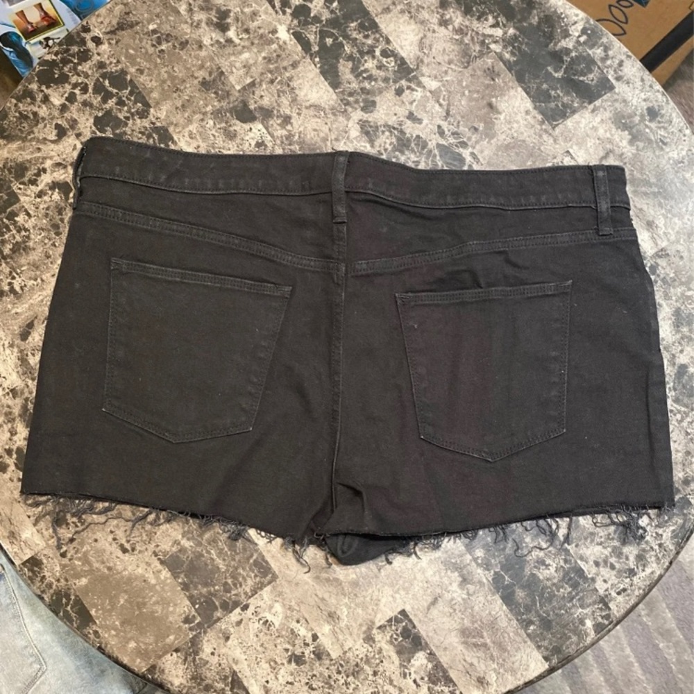 Universal Thread shorts - Picture 2 of 6